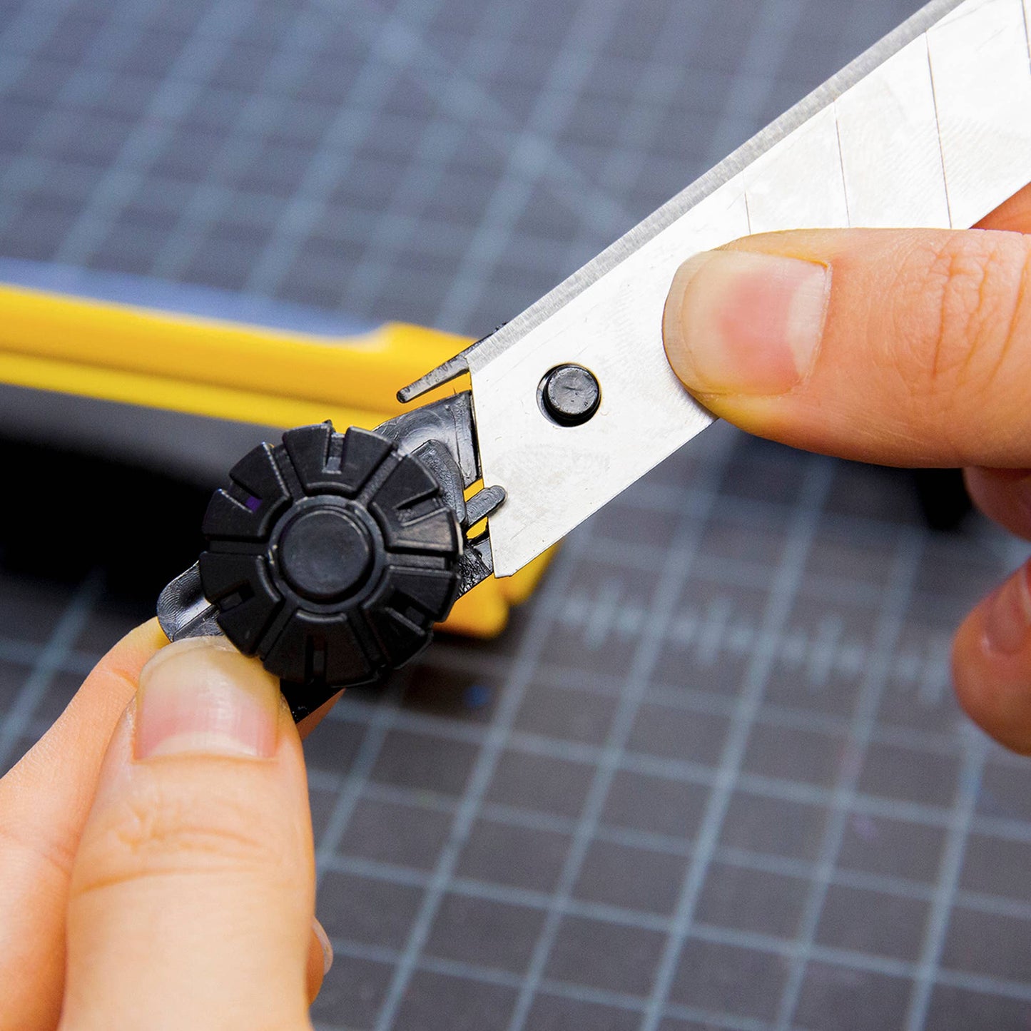 18 mm Snap-Off Replacement Blades in Tube