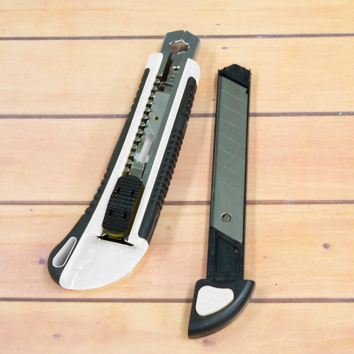 Heavy Duty 18 mm Snap-Off Utility Knife + 2 Blades