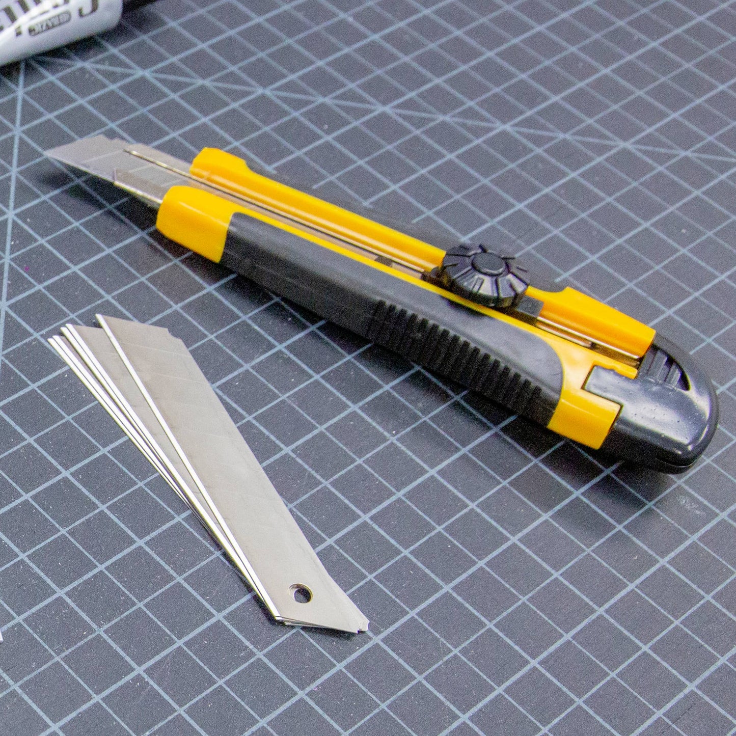 18 mm Snap-Off Replacement Blades in Tube